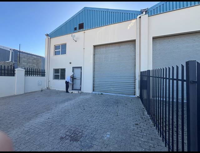 275M² WAREHOUSE TO LET IN STRAND INDUSTRIA